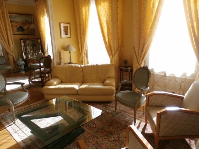 PROPRIETE CENTRE VILLE LES ORMEAUX - NOUVEAU Excellent état. Jardin clos. 